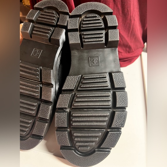 Dr.Martens black lace up boots, size 9, new with out tag - Picture 7 of 8